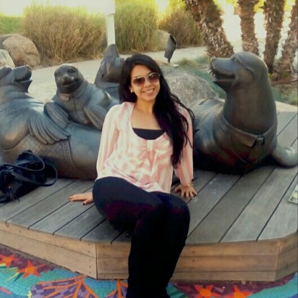 Meet your Posher, Alondra - Picture 1 of 1